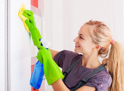 Professional hard floor cleaning for a Harringay home hallway